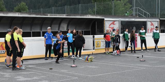 Eis- und Stocksport Jugendstützpunkt Imst - Turnierbeginn. | Foto: Schwaighofer