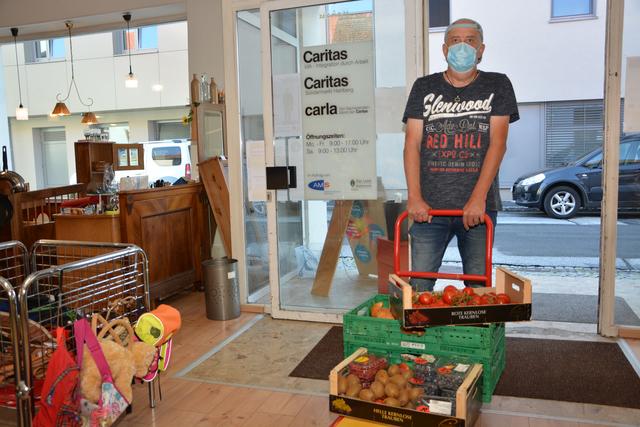 Jeden Vormittag treffen die neuen Lebensmittelspenden im Solidarmarkt im Carla Laden Hartberg ein.