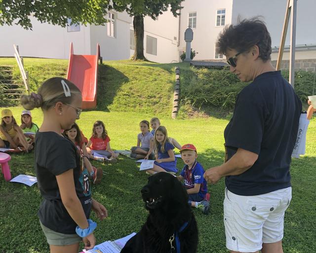 Laura weiß genau, was ihr der Hund "sagen" will | Foto: Krautgartner Monika