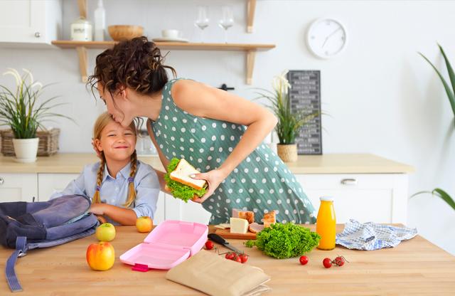 Die Schuljause ist ein Grundstein für gesunde Ernährung. | Foto: Shutterstock.com/Dasha Petrenko