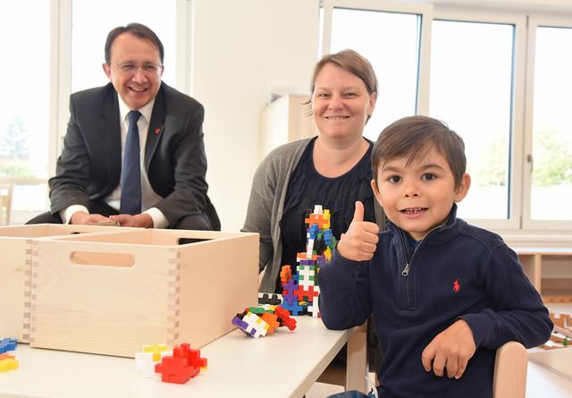 Bürgermeister Matthias Stadler hieß die Kinder im neuen Kindergarten am Eisberg herzlich willkommen. 
 | Foto: Josef Vorlaufer