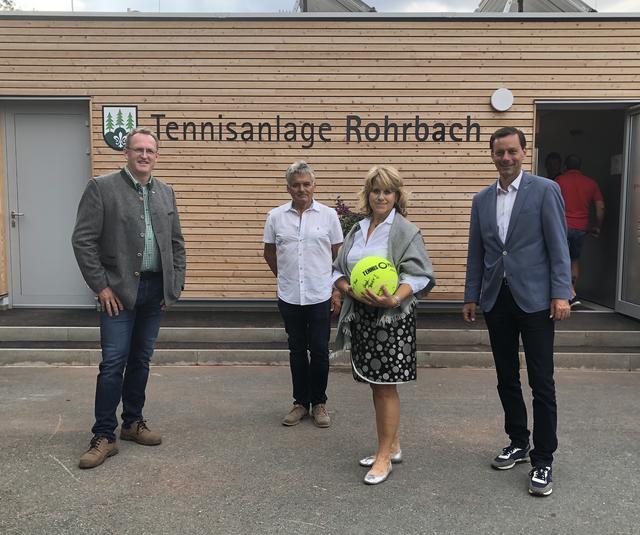 Gratulierten zum Clubhaus: Bgm. A. Spari (l.) und NR E. Gödl (r.) | Foto: Manser