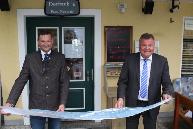 FPÖ-Verkehrslandesrat Günther Steinkellner (re.) mit FPÖ-Bezirksparteiobmann Michael Gruber.