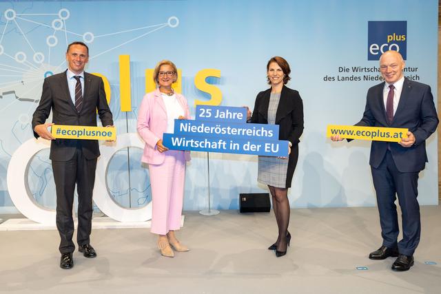 Wirtschaftslandesrat Jochen Danninger, Landeshauptfrau Johanna Mikl-Leitner, Europaministerin Karoline Edtstadler und ecoplus Geschäftsführer Helmut Miernicki | Foto: Daniel Hinterramskogler