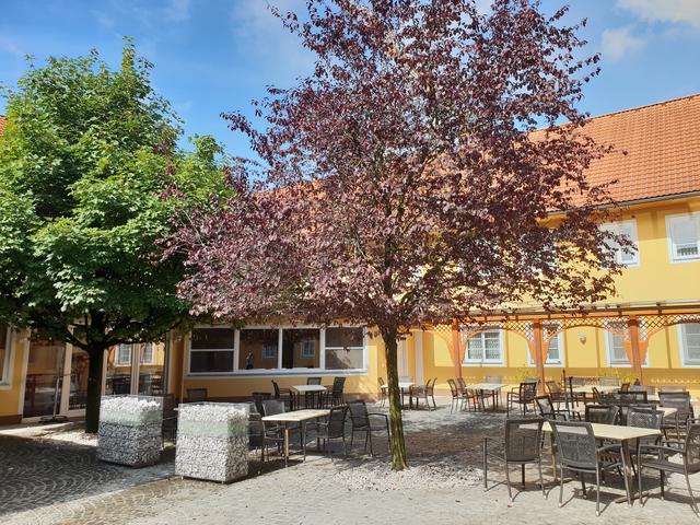 Einladender Gastgarten im Innenhof. | Foto: Josef Reiter
