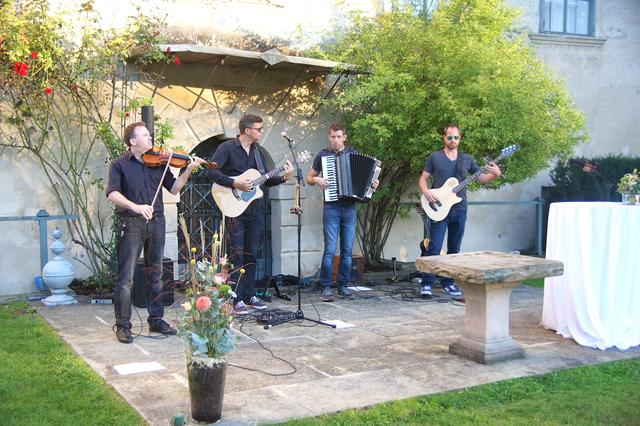 Die Wiener Band Bratfisch sorgte für den Musikgenuss. | Foto: Doris Necker