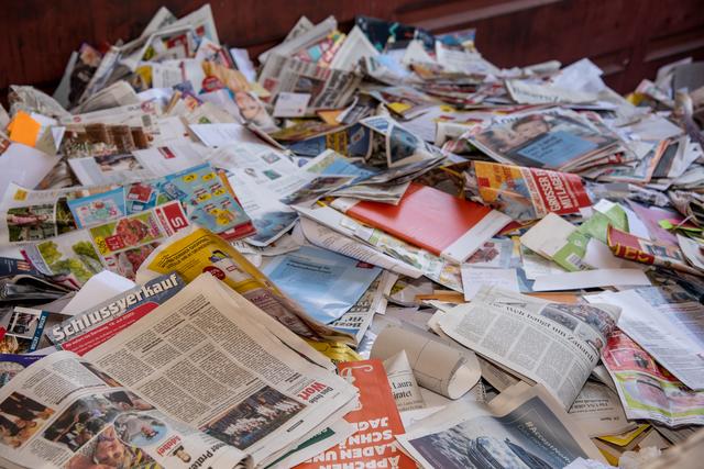 Die Frage danach, was tatsächlich in den klassischen Altpapier-Container darf, ist nicht einfach zu beantworten.