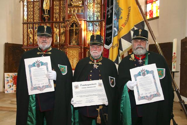 Ritter vom Goldenen Sporn: Ernst Puchegger, Herbert Feilmayr, der auch Prior ist, und Georg Florakis (v.l.).
