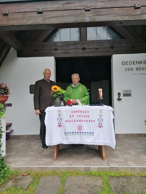 Organisator Sebastian Baumann und Diakon Hans Himberger freuten sich über den guten Besuch bei der Gedenkfeier im Kaiserbachtal | Foto: Sigi Baumann