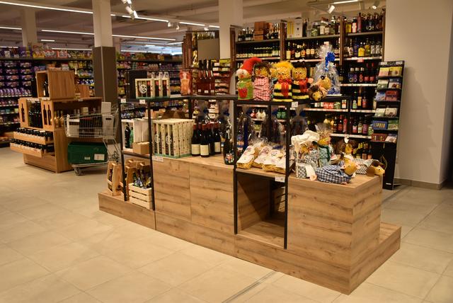 Die Geschenke-Bereich bietet verschiedenste regionale Boxen und Körbe. | Foto: Koller