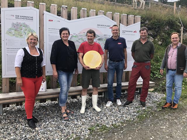 Christina Ball, Dorli und Georg Ertl (Almsenner), Markus Brandstätter, Obmann Arno Wassertheurer und Siegfried Ronacher (von links) | Foto: NLW