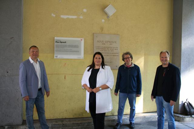 Die Sozialdemokratischen Freiheitskämpfer Walter Schuster, Manfred Winhofer und Dominik Lang (vl) mit Stadträtin Kathrin Gaál. | Foto: Karl Pufler