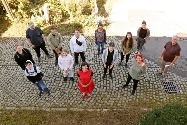 Sozial-Landesrätin Birgit Gerstorfer besuchte die JU-Can-Teilnehmerinnen und Teilnehmer. | Foto: Land OÖ/Denise Stinglmayr