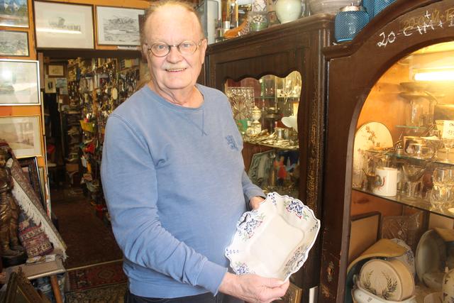 Weißes Gold: Helmut Duhs präsentiert antikes Augarten-Porzellan. | Foto: Schauerte