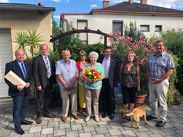 90. Geb. Heinrich Beier aus Ollersdorf - Bgm. Robert Meißl, Vbgm. Rene Zonschits und GR Josef Kaspr gartulierten.

Angern | Foto: Rene Zonschits