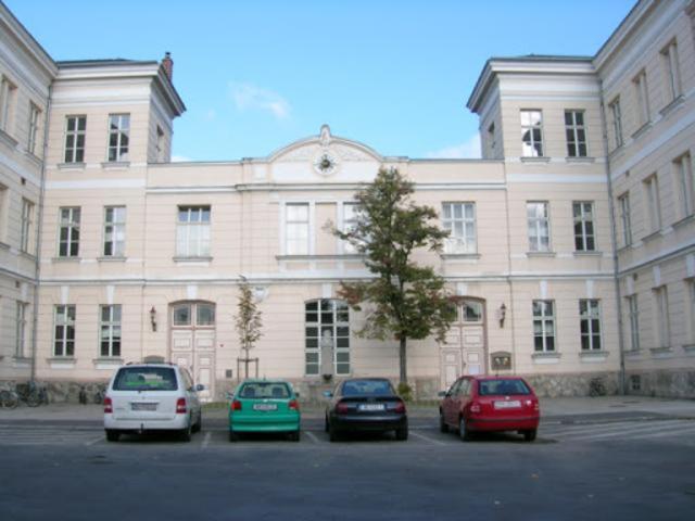 Die Volksschule in der Josefstadt.