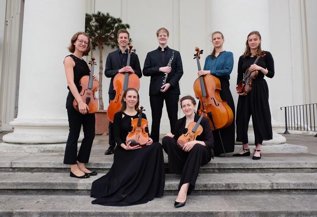 Das Ensemble Acantus spielt nicht nur ein Streichsextett von Brahms, sondern auch ein Oboenkonzert von Marcello und einen Quintettsatz von Finzi. | Foto: Ensemble Acantus