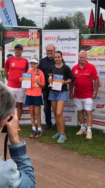 Drittplatzierte im U14-Einzel: Neo-taf-Spielerin DAFINA SALIJI (2.v.r.)