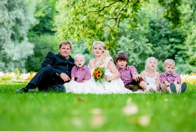 Bild aus glücklichen Tagen: Die Familie bei der Hochzeit.