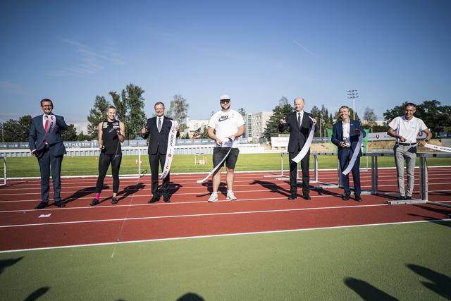 Wirtschafts- und Sport-Landesrat Markus Achleitner, Verena Preiner, Landeshauptmann Thomas Stelzer, Lukas Weißhaidinger, Oberbank-Generaldirektor Franz Gasselsberger, Franz Schiefermair, Präsident der Sportunion OÖ, Günther Weidlinger, Präsident des Leichtathletikverbandes OÖ.