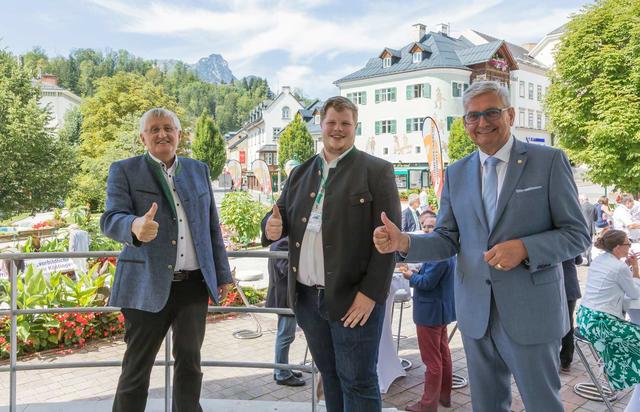 OÖ Gemeindebund-Präsident Hans Hingsamer, Bürgermeister Michael Eibl und
Gemeindebund-Präsident Alfred Riedl (v.l.n.r.) tauschten sich bei den Kommunalen Sommergesprächen in Bad Aussee aus. | Foto: Gemeindebund