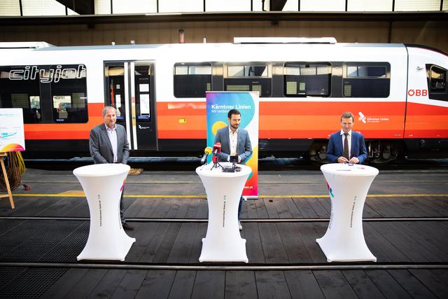 (Von links) Pressekonferenz mit Reinhard Wallner, Sprecher der Kärntner Linien, Mobilitätlandesrat Sebastian Schuschnig und Alfred Loidl, Vorstand der Österreichischen Postbus AG. | Foto: Verkehrsbund Kärnten