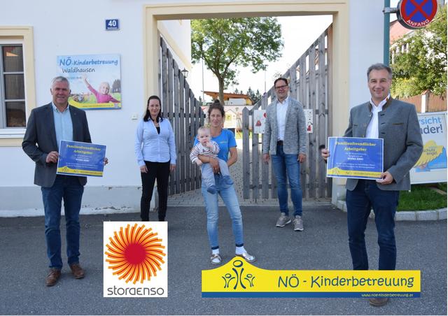 
Foto: v.l.n.r: Roland Zimmer (Obmann NÖ-Kinderbetreuung, Bürgermeister Bad Traunstein), Verena Rosenkranz (Geschäftsführerin), Daniela Dornhakl mit Betreuungskind Thomas, Christian Seper (Stlv. Obmann, Bürgermeister Waldhausen) und Josef Hofbauer (Standortleiter Stora Enso Brand) | Foto: NÖ Kinderbetreuung