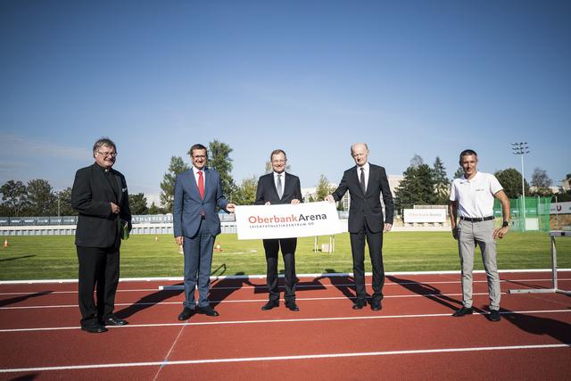 Bischof Manfred Scheuer, Wirtschafts- und Sport-Landesrat Markus Achleitner, Landeshauptmann Thomas Stelzer, Oberbank-Generaldirektor Franz Gasselsberger, Günther Weidlinger, Präsident des Leichtathletikverbandes OÖ.