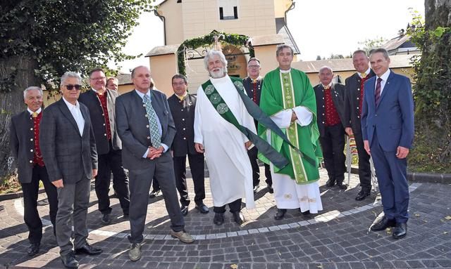 „Grüß Gott“ Herr Hochwürden: Marijan Marijanovic herzlich empfangen.