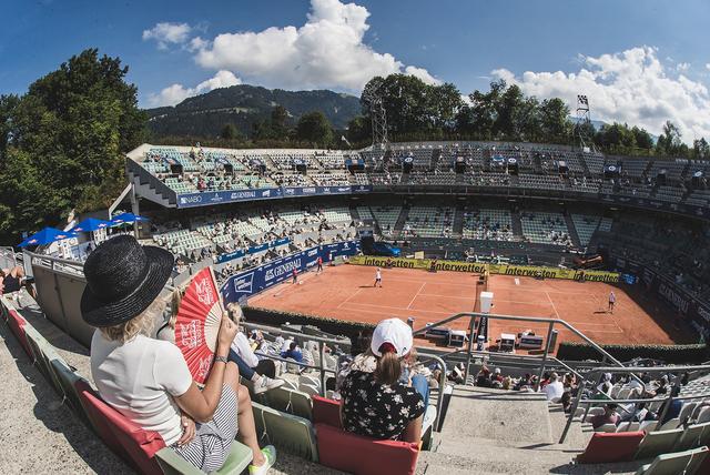 Mit Abstand im Stadion (limitiertes Zuschauerkontingent). | Foto: M. Knoll