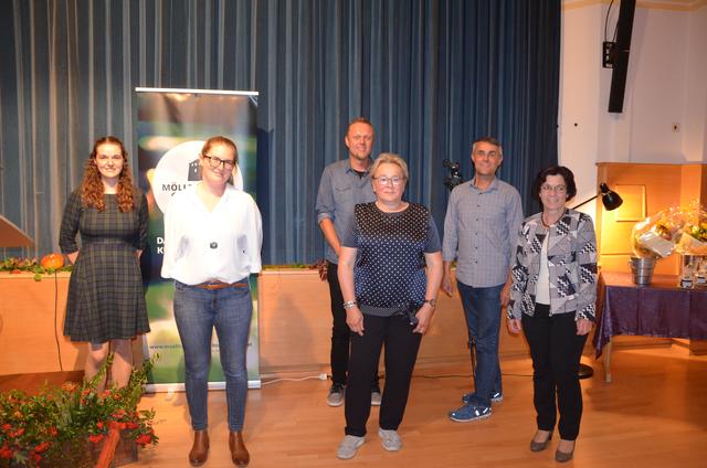 Die Autoren Anna Fercher, Corina Lerchbaumer, Manuel Höbiger, Edith Anna Polkehn, Wolfgang Machreich und Bürgermeisterin Anita Gössnitzer