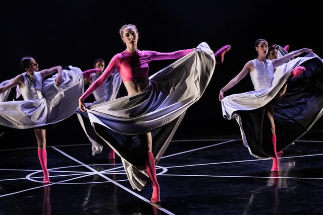 Tanzproduktion "Čipka" Fotographien : Fanni Tutek Hajnal | Foto: Fanni. Tute Hajnal