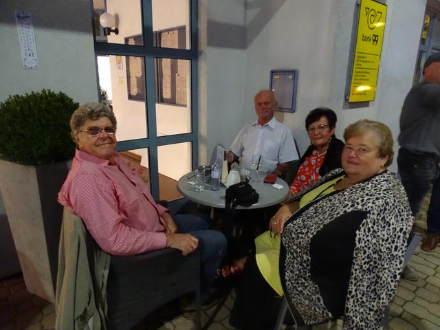 Aloisa Secnicka genoss den Abend mit Freunden