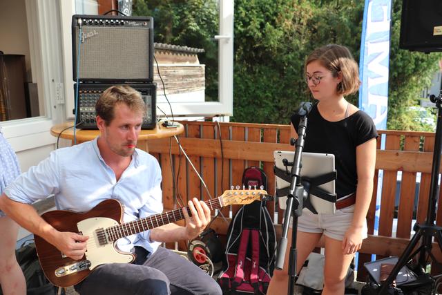 Bis zum Auftritt der Band Alle Achtung unterhielt das Duo Viktoria &amp; Christoph die Gäste in der Thalerei mit Songs | Foto: Edith Ertl