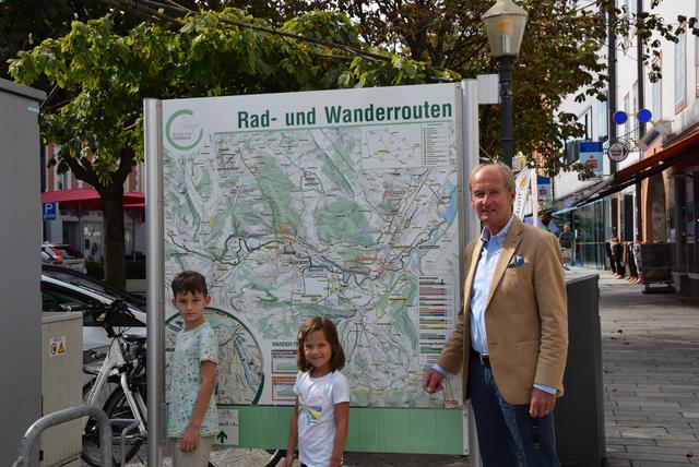 Die neuen Panoramatafeln bieten Orientierungshilfen für Rad- und Wanderwege. | Foto: Stadtamt Vöcklabruck