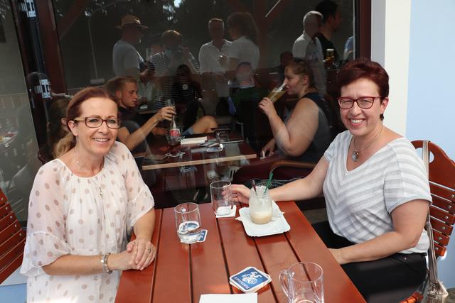 Thals Vzbgm. Gerhild Langmann und Gemeindekassierin Petra Dreisbach bei der Eröffnung der Thalerei | Foto: Edith Ertl