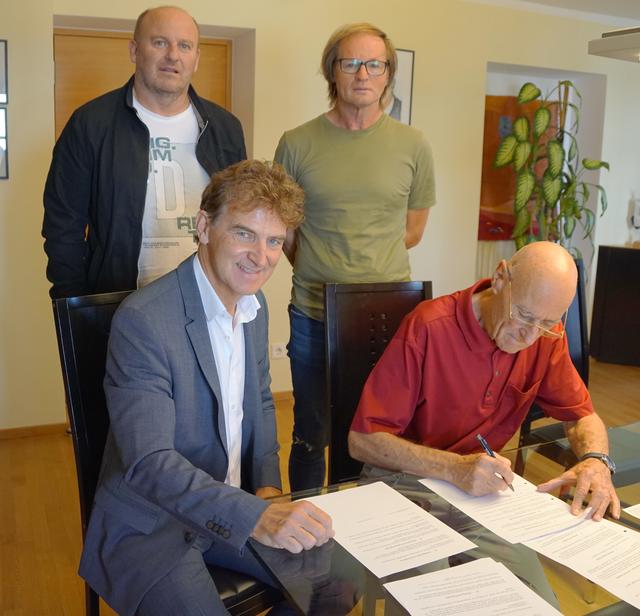 v.li.n.re: vorne: Vbgm. Romed Giner mit Bgm. Edgar Kopp – hinten: Herr Kili und Herr Rohregger | Foto: Gemeinde Rum