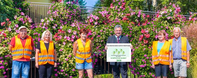 Fünf Floras für die Marktgemeinde Lannach: Bgm. Josef Niggas (Mitte) mit dem Blumenpflege-Team um Roswitha Gamper. | Foto: Petru Rimovetz