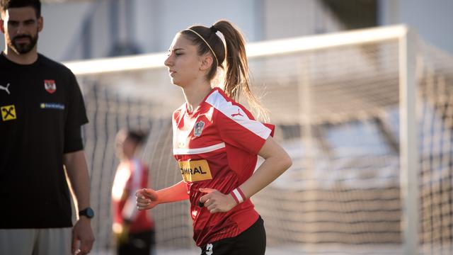 Katharina Naschenweng streift im EM-Quali-Spiel gegen Kasachstan zum 15. Mal den rot-weiß-roten Dress über. | Foto: privat/ÖFB - Christopher Glanzl