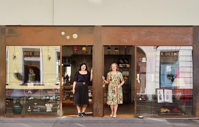 Die beiden Organisatorinnen von "Wiener Design": Edita Rosenrot und Cora Zimbrich (v.l.). | Foto: Schmitz