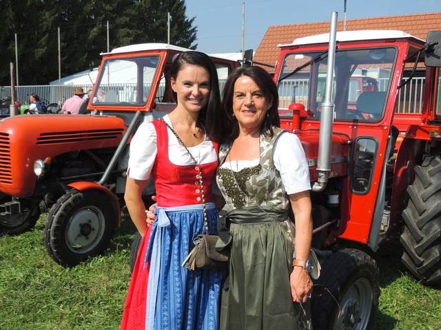 Überraschung gelungen, Nadina Eugster-Gady mit ihrer Mama, die extra für das Marktwochenende aus der Schweiz anreiste. 