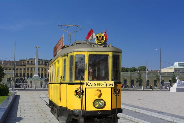 Fahren soll die "Kaiser-Bim" von der Hofburg über die Josefstädter Straße durch die Kaiserstraße über die äußere Mariahilfer Straße bis nach Schönbrunn.