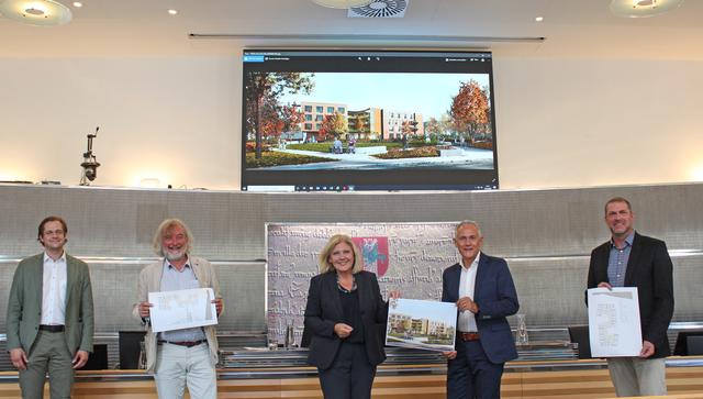 Präsentation des neuen Pflegeheims im Hülgerthpark: Stefan Mauthner (Geschaftsfuhrer Klagenfurt Pflege GmbH), Stadtrat Frank Frey, Burgermeisterin Maria-Luise Mathiaschitz mit Vizeburgermeister Jurgen Pfeiler und Stadtrat Markus Geiger  | Foto: StadtPresse/Glinik