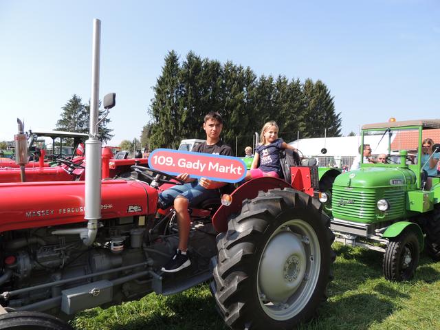 Florian und Lena waren mit dem Traktor und ihren Eltern aus Graz angereist. 