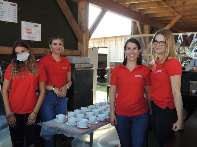 Beim Gastrostand wurde natürlich von den Mitarbeiterinnen ein Mundschutz, teilweise aus Plexiglas, getragen. 