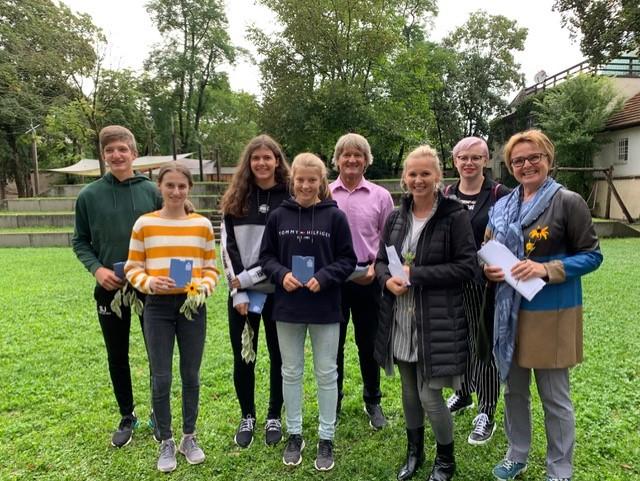 Sebastian Jagersberger, Elena Riederer, Lena Offenberger, Elisa Hofmacher, Andreas Koch (sportlicher Leiter des TZW), Andrea Mayrhofer(Klassenvorständin), Elisabeth Holubovsky vom Stadtmarketing , Erna Sölkner | Foto: HAK Waidhofen