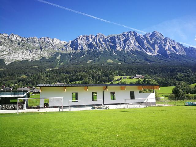 Für den Garagenbau direkt neben dem Sankt Martiner Fußballplatz wurden 200.000 Euro in die Hand genommen. | Foto: Gemeinde