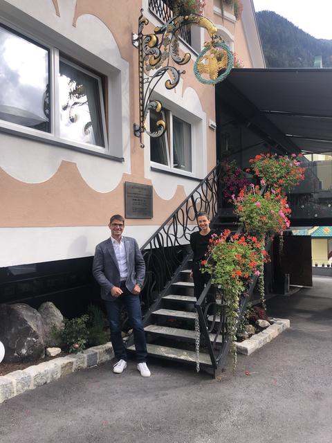 Wirtschaftsbund-Bezirksobmann Gitterle zu Besuch bei der Jungunternehmerin Anna Kurz.