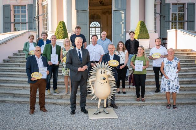 Marianne Sieder (LFS Sooß), Josef Motusz (Schlosspark St. Leonhard am Forst), Rosina Neuhold (LFS Sooß), Johannes und Ingrid Kralovec (beide Schaugarten Kralovec), Fritz Prohaska (Stiftspark Melk), Landesrat Martin Eichtinger, Günther Frühwirth, Willi Frosch, Pater Martin Rotheneder, Nora Farasin, Jakob Enengl, Marlene Wöginger (alle Stiftspark Melk), Florian Wen und Regina Radlbauer (beide Schallaburg).