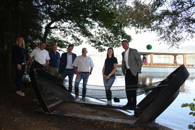 Ein kurzer Fototermin bei der Hängematte am Slow Trail am Südüfer des Millstätter Sees. 